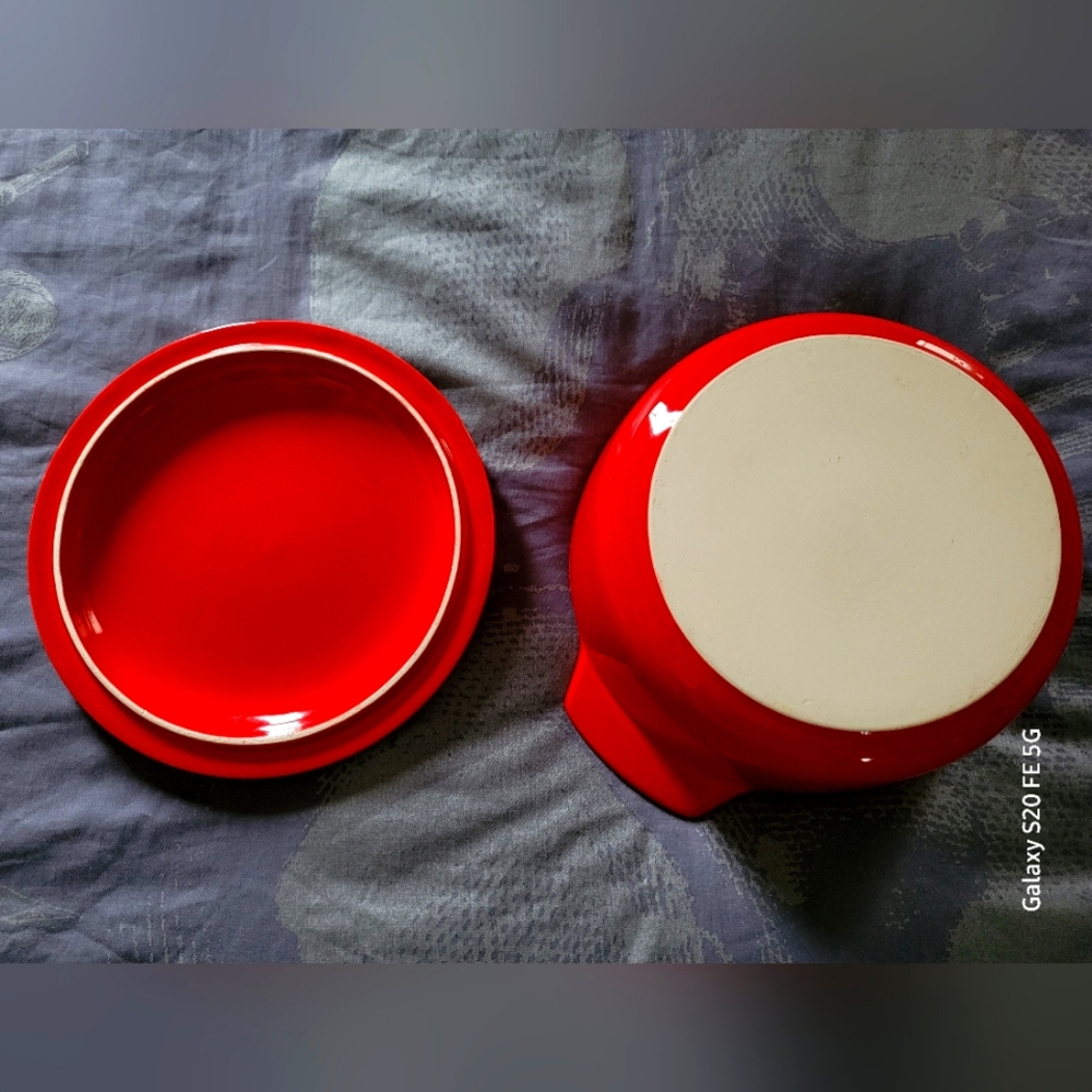 NWOT⭐️Red Covered Cassarole Dish⭐️ - Picture 3 of 4